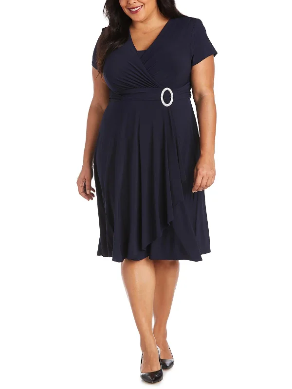 Fashionista Favorites Plus Womens Matte Jersey Short Sleeves Cocktail Dress